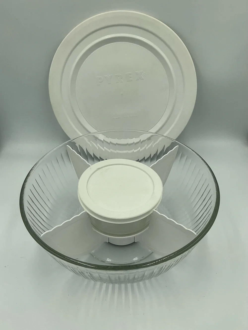 Pyrex Portables 7404-PC 4.5qt Round Fluted Bowl W/Divider Dip Bowl W/O The Bag